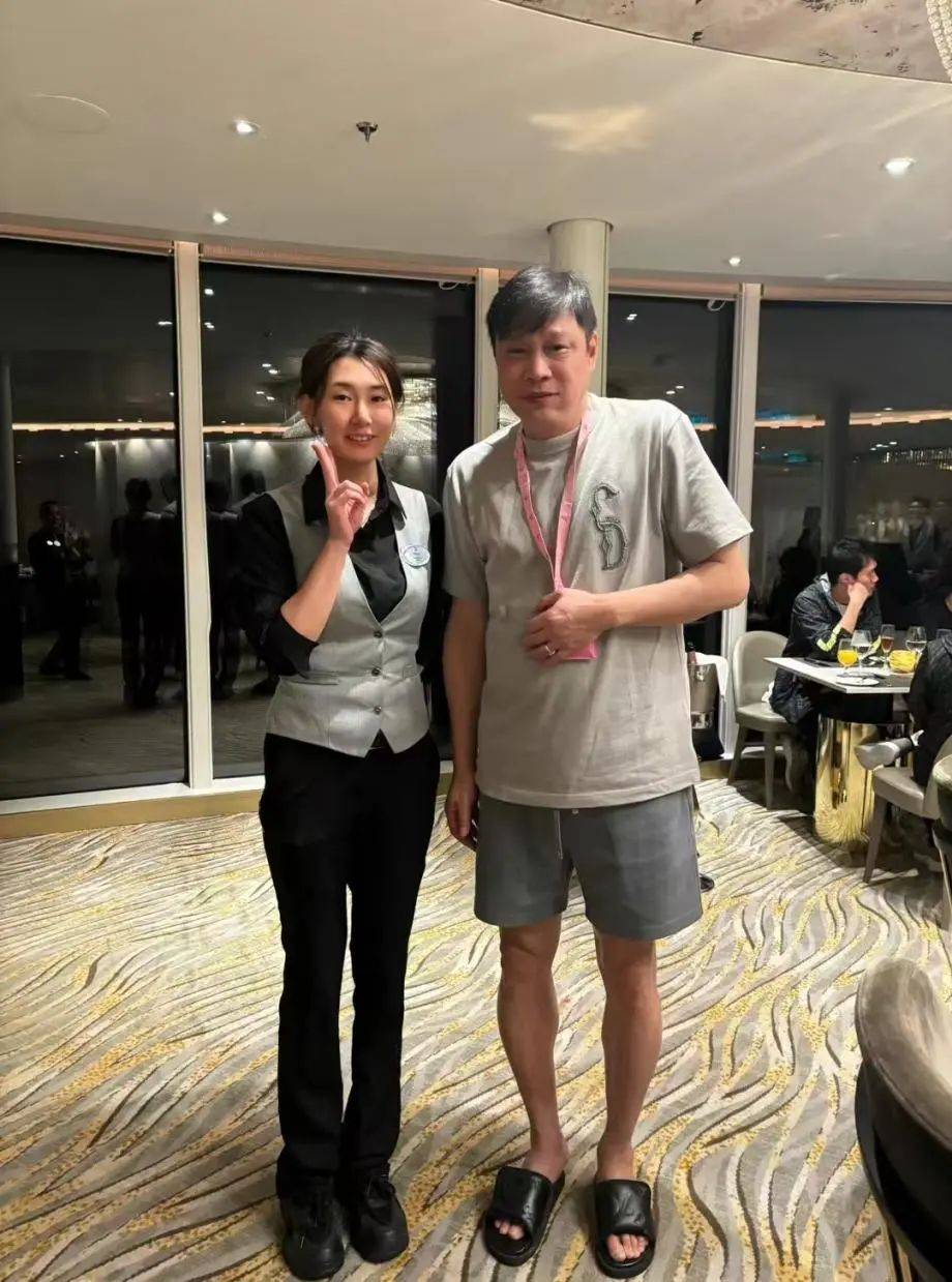 做服务员月薪3万看见富人世界的边缘头号玩家龙八国际网址我在豪华邮轮上(图9)
